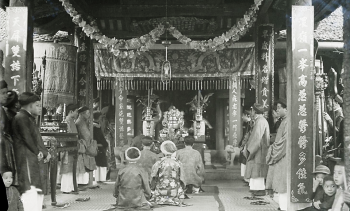 Tìm hiểu tư liệu xưa về thờ cúng Việt Nam, đặc biệt là giá gương